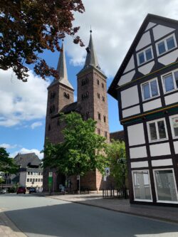 Kirche mit Türmen in Höxter